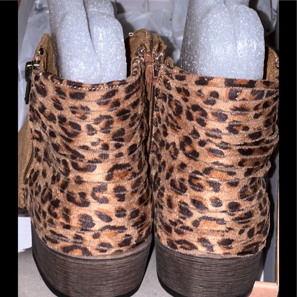 NWT VERY G by Gypsy Jazz “ Diverse “ Leopard Suede Bootie / Ankle Boots - Picture 7 of 10